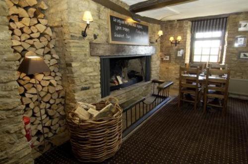 The Bird In Hand Inn, Witney Exterior foto