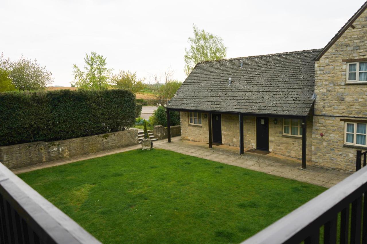 The Bird In Hand Inn, Witney Exterior foto